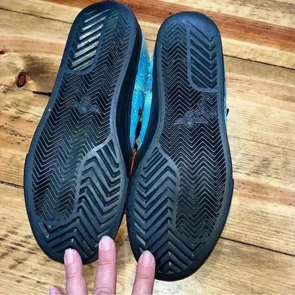 Creative Reaction Blue Snakeskin low top sneaker, shoes - Picture 5 of 14